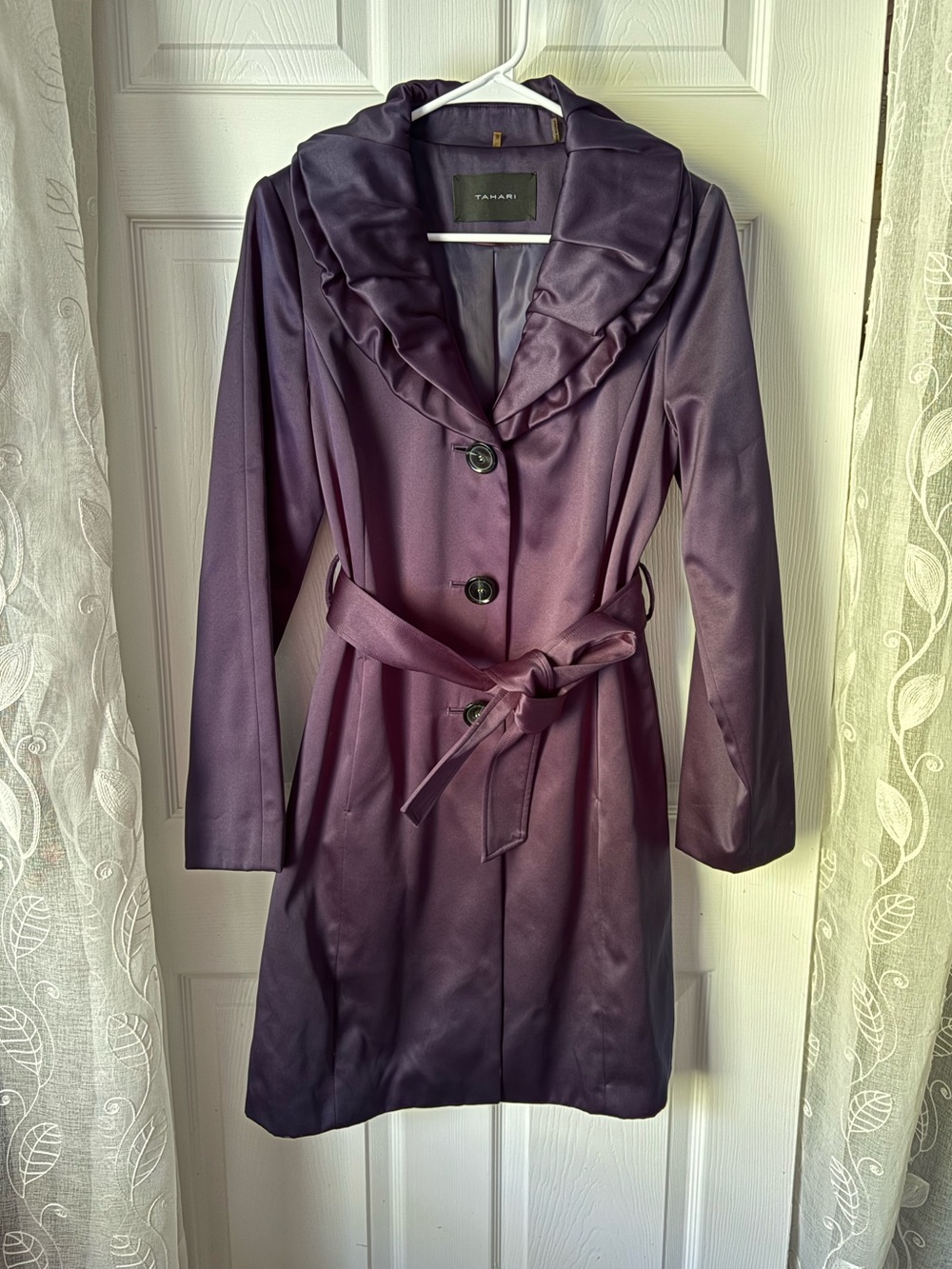 Tahari Satin-Look Trench Coat with Ruffled Collar belted side pockets women sz S